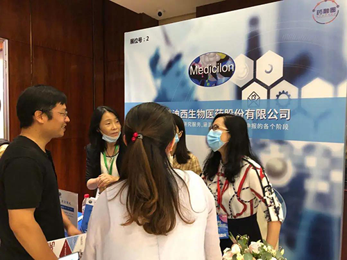 周晓堂主任会后与业界同仁互换探求