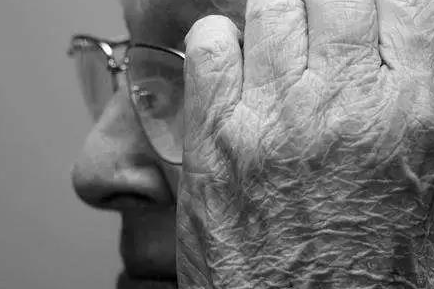 阿尔茨海默氏症（Alzheimer’s Disease）是21世纪人类面对的最大健全威胁之一