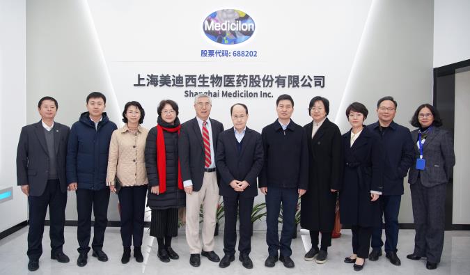 J9集团喜迎欧美同学会全国总会、浦东新区区委统战部、浦东新区区委组织部等一行人调研